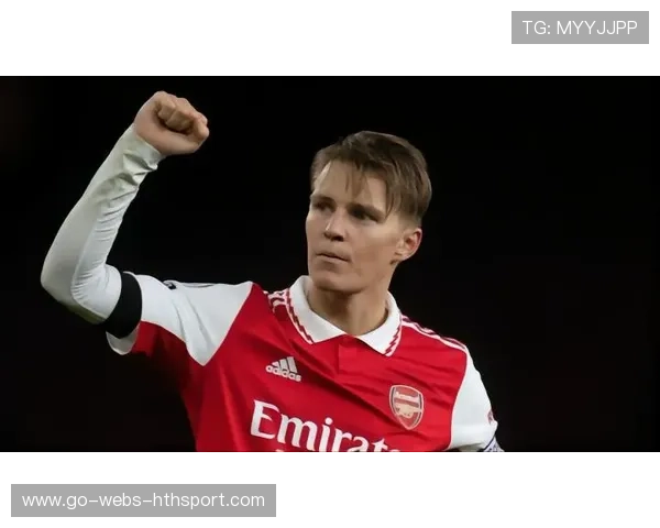 厄德高巧妙脚后跟做球创造绝佳机会