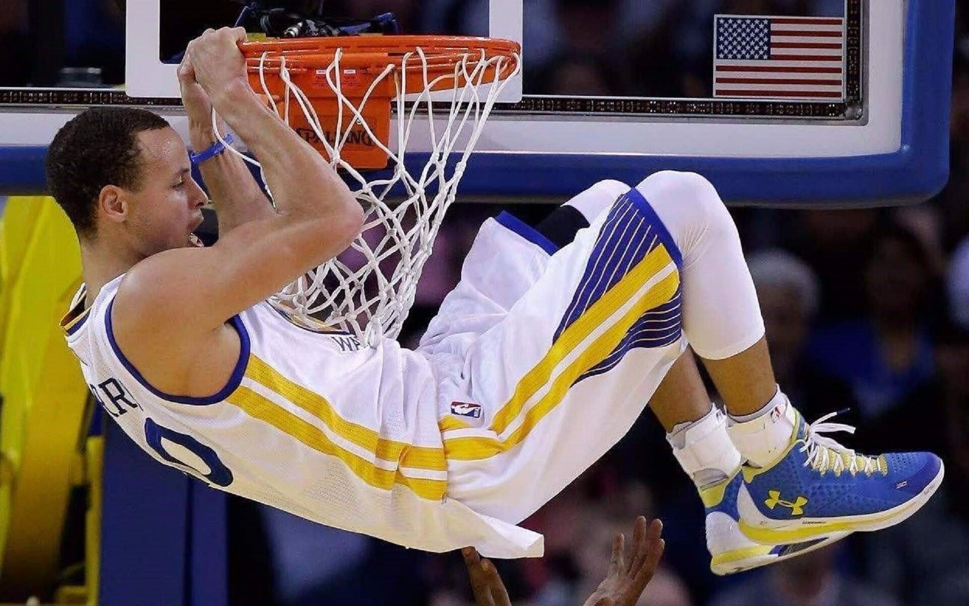 NBA东部首轮：凯尔特人狂轰24记三分创队史纪录，狂胜32分夺赛点，nba凯尔特人队战绩